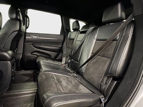 Used 2018 Jeep Grand Cherokee Altitude AWD/4WD image 14