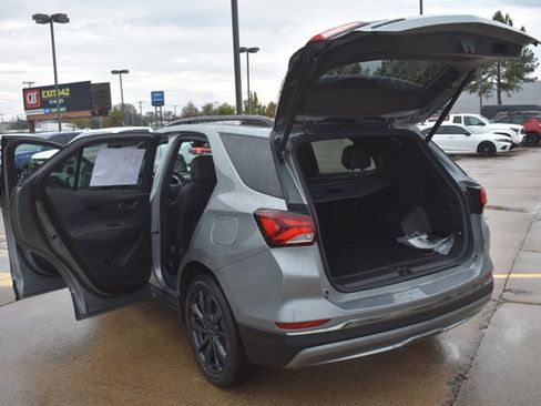 Used 2023 Chevrolet Equinox RS image 16