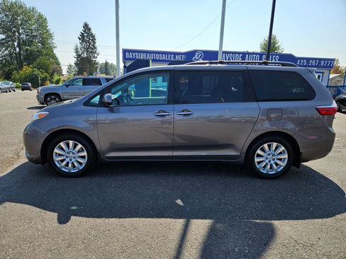 Used 2017 Toyota Sienna XLE w/ XLE Navigation Package AWD/4WD image 2