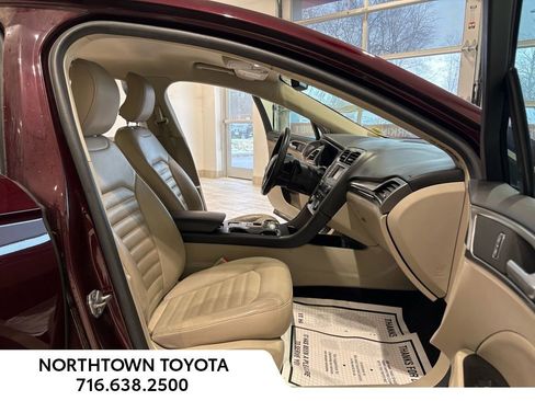 Used 2017 Ford Fusion SE image 18