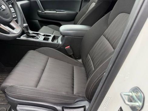 Used 2022 Kia Sportage LX image 5