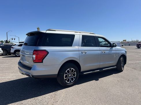 Used 2024 Ford Expedition Max XLT image 4