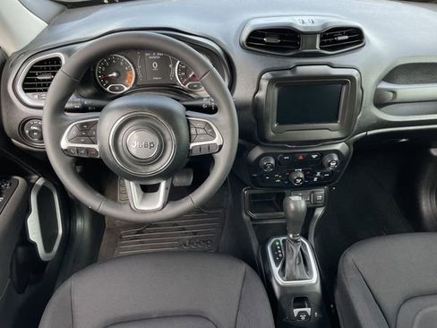 Used 2019 Jeep Renegade Latitude FWD image 9