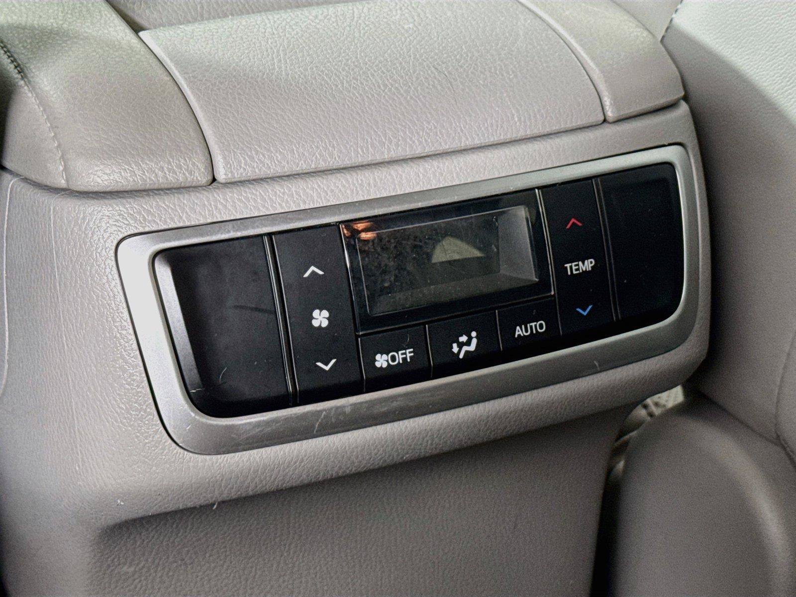 Used 2015 Toyota Highlander Limited FWD image 39