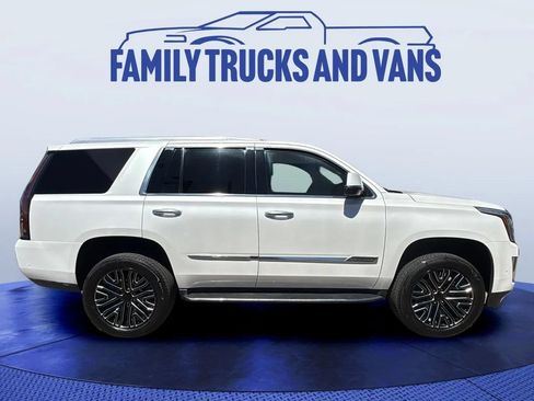 Used 2018 Cadillac Escalade Luxury AWD/4WD image 6