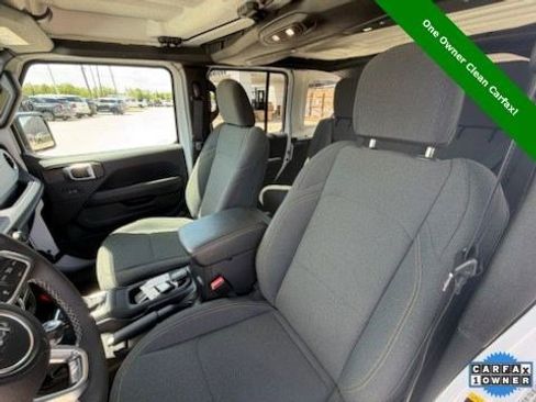 Used 2025 Jeep Wrangler Sahara image 6