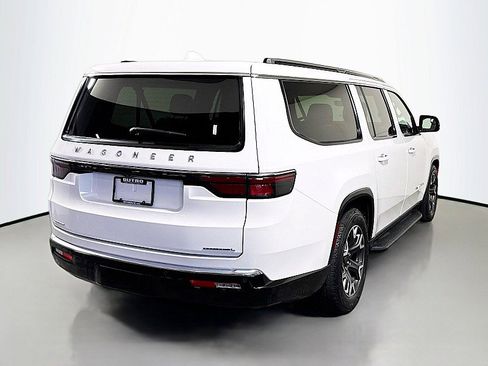 Used 2023 Jeep Wagoneer L Series III w/ Preferred Equipment Group image 7