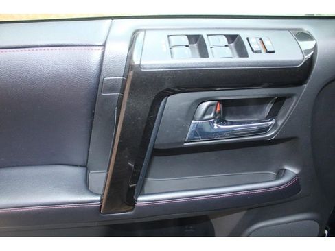 Used 2018 Toyota 4Runner TRD Off-Road Premium image 18