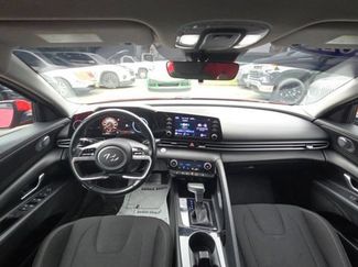 Used 2021 Hyundai Elantra SEL w/ Convenience Package FWD video 2
