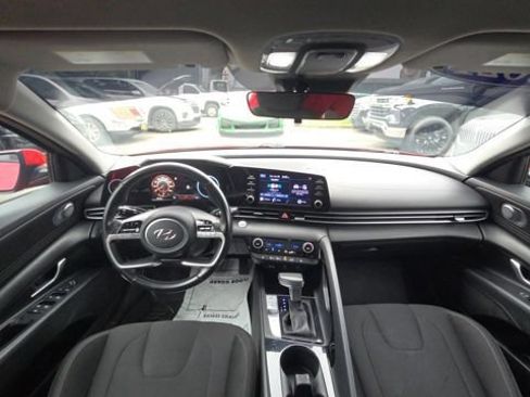 Used 2021 Hyundai Elantra SEL w/ Convenience Package FWD image 2