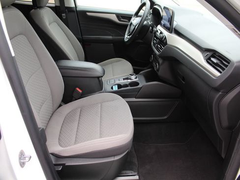 Used 2022 Ford Escape SE w/ SE Sport Appearance Package AWD/4WD image 13