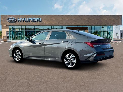 New 2025 Hyundai Elantra SEL image 4