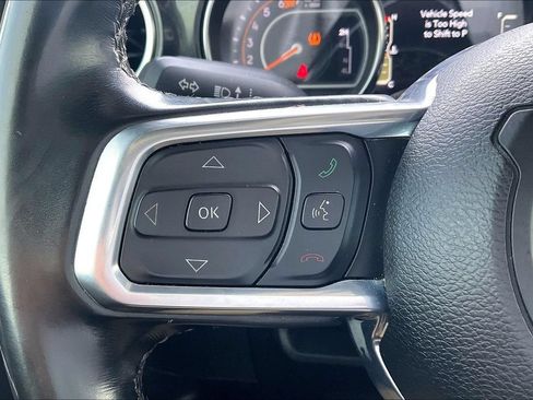 Used 2022 Jeep Wrangler Unlimited Sahara AWD/4WD image 12