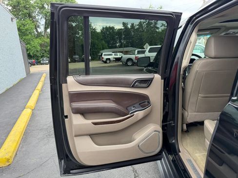 Used 2017 Chevrolet Suburban LT AWD/4WD image 16