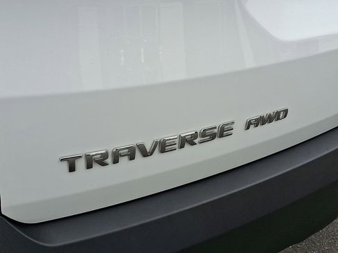 Used 2023 Chevrolet Traverse LT image 31