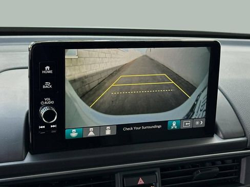 Certified 2025 Honda Pilot Touring image 24