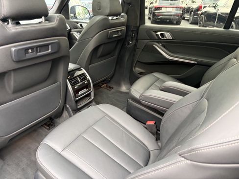 Used 2022 BMW X7 xDrive40i w/ Cold Weather Package AWD/4WD image 16