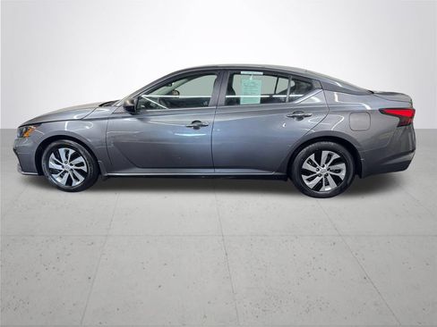 Used 2024 Nissan Altima 2.5 S FWD image 3