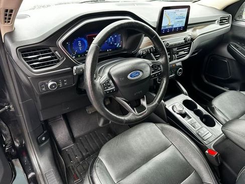Used 2020 Ford Escape Titanium image 9