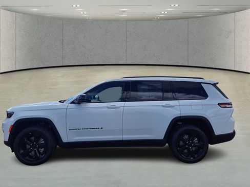 New 2025 Jeep Grand Cherokee L Limited w/ Black Appearance Package image 8