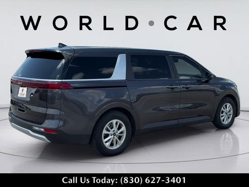 Used 2023 Kia Carnival LX FWD image 5