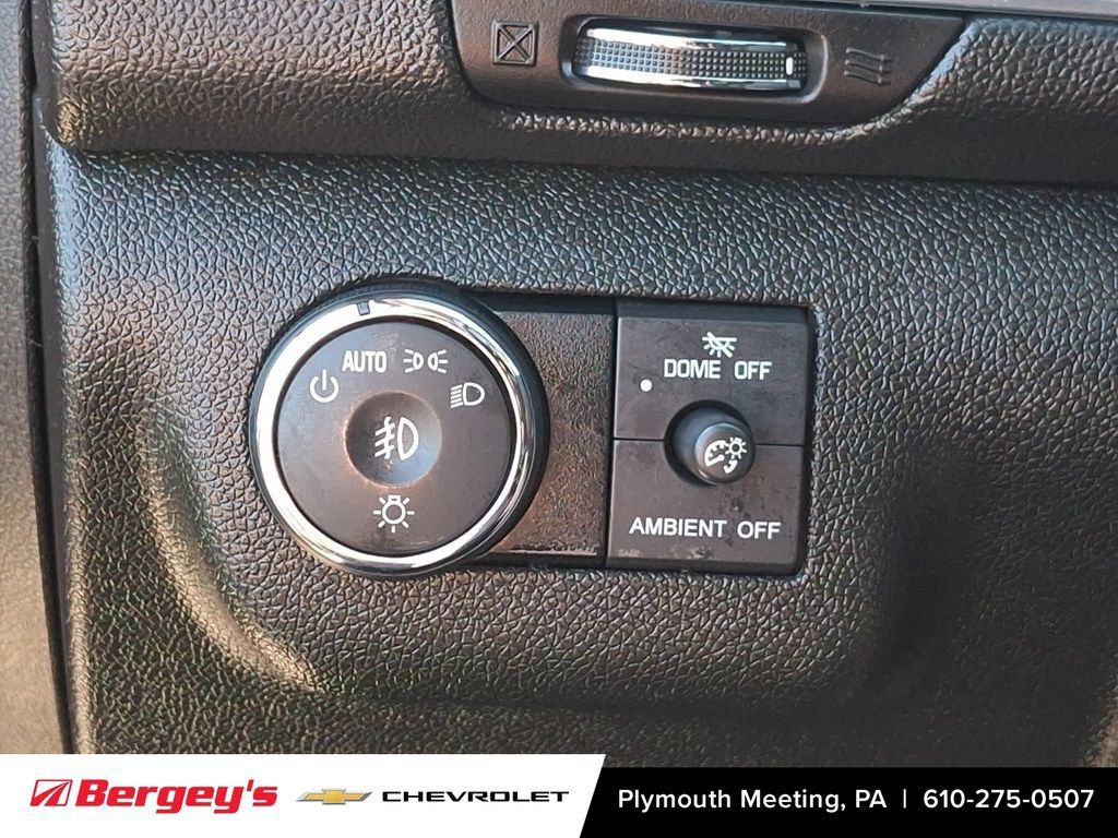 Used 2017 Chevrolet Traverse LT w/ Style and Technology Package AWD/4WD image 29