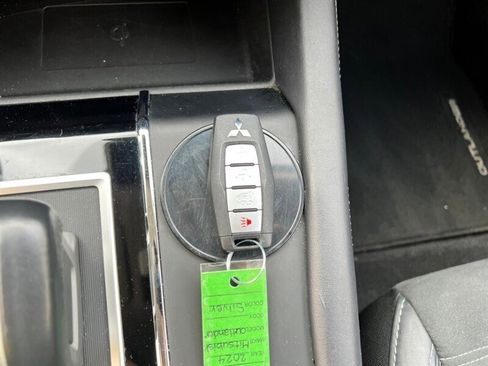 Used 2024 Mitsubishi Outlander SE image 38