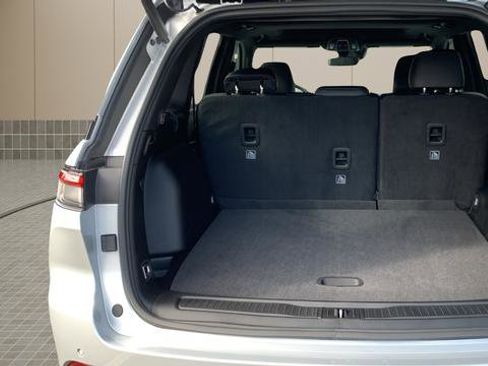 New 2025 Jeep Grand Cherokee Altitude image 14