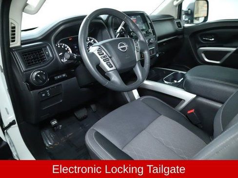 Used 2024 Nissan Titan SV w/ SV Convenience Package image 18