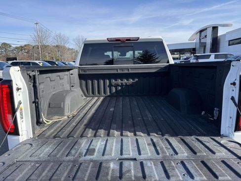 Used 2022 GMC Sierra 1500 AT4 w/ AT4 Premium Package image 9