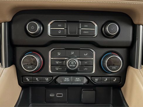 Used 2021 Chevrolet Tahoe Premier w/ Premium Package AWD/4WD image 20