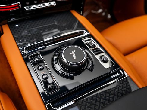 New 2026 Rolls-Royce Cullinan Black Badge image 28