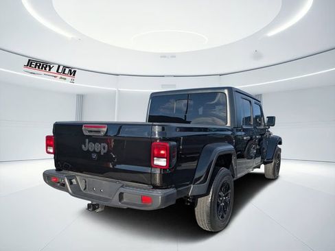Used 2022 Jeep Gladiator Sport image 3