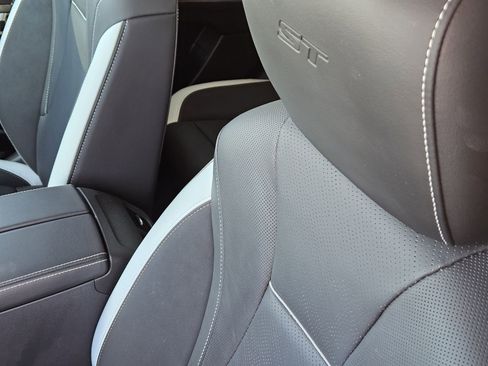 Used 2025 Buick Envision Sport Touring image 32