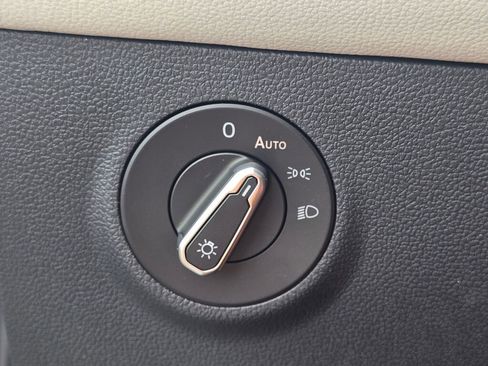 New 2025 Volkswagen Taos SEL image 25