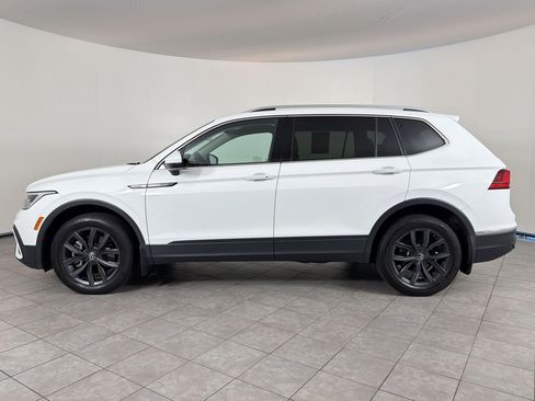 Used 2022 Volkswagen Tiguan SE image 2