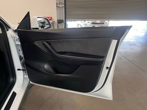 Used 2021 Tesla Model Y 2WD image 12