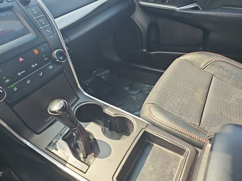 Used 2015 Toyota Camry SE FWD image 23