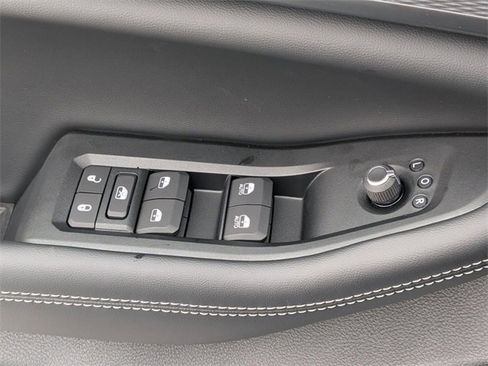 New 2025 Jeep Grand Cherokee Altitude image 16