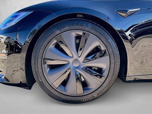 Used 2023 Tesla Model S image 8