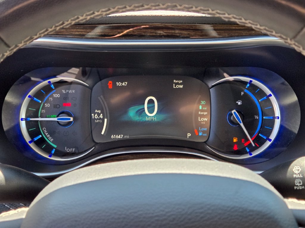 Used 2023 Chrysler Pacifica Limited FWD image 21
