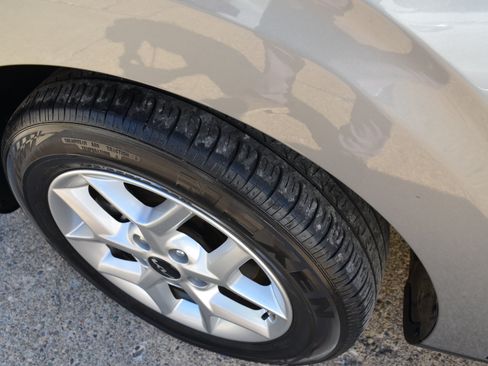 Used 2025 Kia Soul LX w/ LX Technology Package FWD image 13