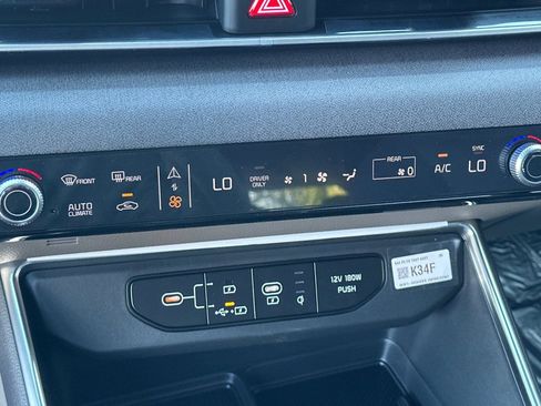 New 2026 Kia Carnival EX image 21