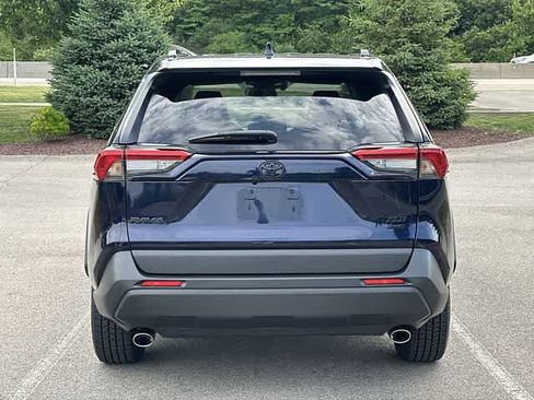 Used 2022 Toyota RAV4 XLE w/ Convenience Package AWD/4WD image 4