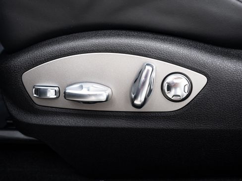 Certified 2026 Porsche Macan AWD/4WD image 17