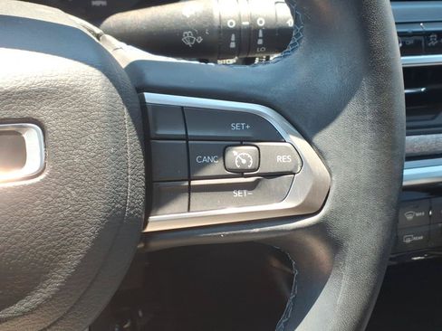 Used 2022 Jeep Compass Latitude w/ Sun and Sound Group AWD/4WD image 18