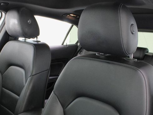 Used 2020 Mercedes-Benz GLA 250 w/ Convenience Package image 34