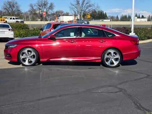 Used 2018 Honda Accord Touring image 7