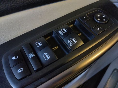 Used 2019 Jeep Cherokee Limited AWD/4WD image 27