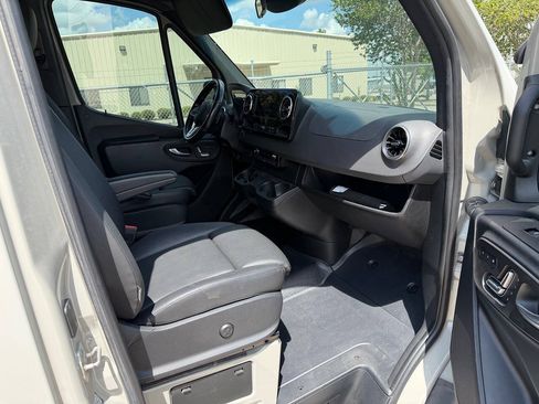 Used 2024 Mercedes-Benz Sprinter 2500 image 16